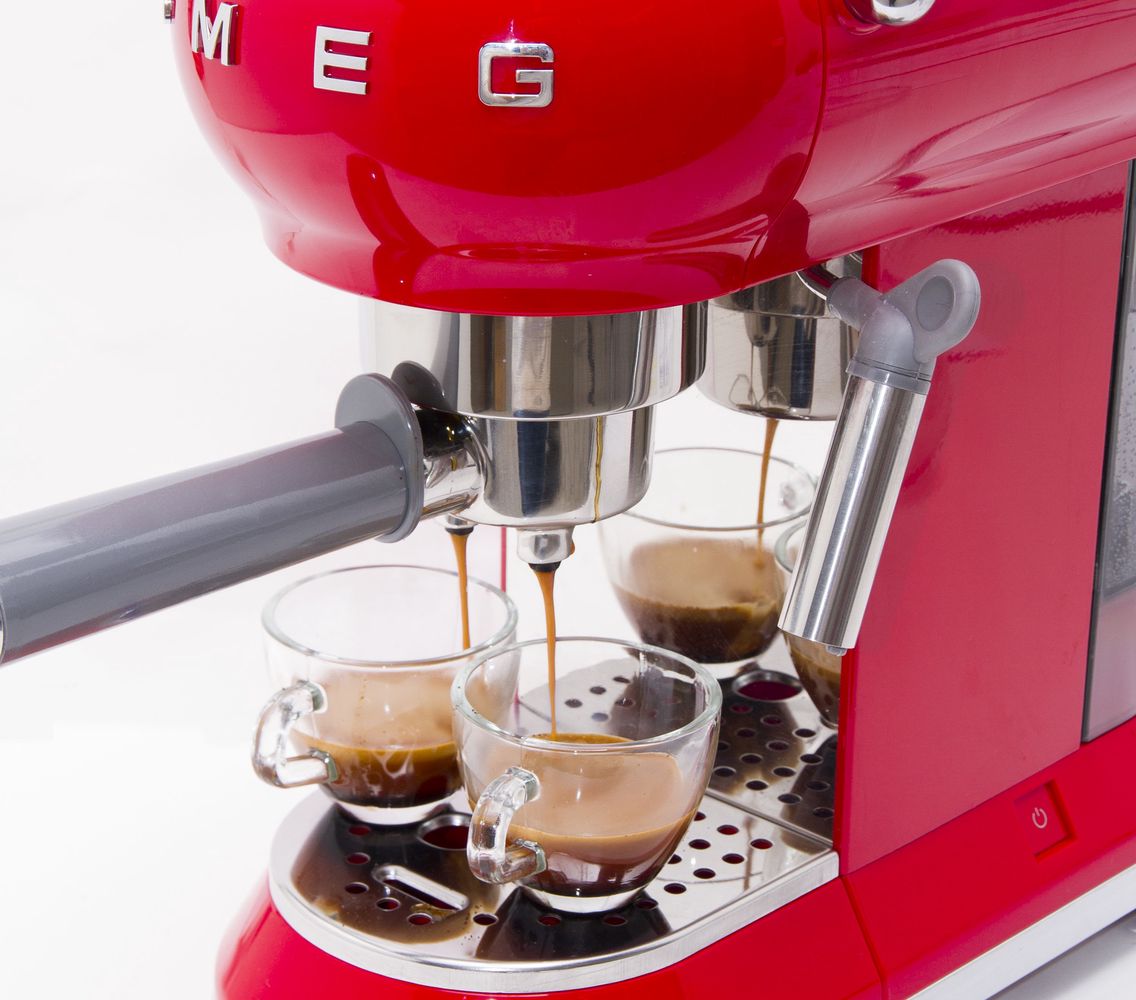 SMEG Espresso Machine - 1350 now at - W Cookinglife 1 | - Buy Liter ECF01RDEU - Red