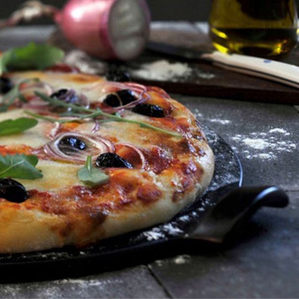 https://cdn2.zilvercms.nl/x1000,q80/http://cookinglife.zilvercdn.nl/uploads/product/images/smooth-pizza-stone-(8).jpg