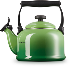 Le Creuset Whistling Kettle Tradition Bamboo 2.1 Liter