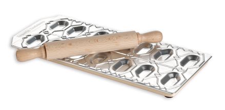 Imperia Ravioli Maker With Dough Roller 14 Compartments