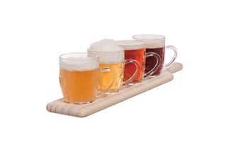 Cosy & Trendy Wooden Plank with 4 Beer Mugs