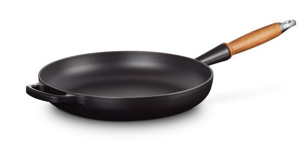 Frying pan with enameled non-stick coating